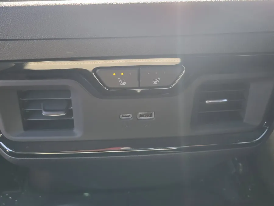 2026 GMC Sierra 2500HD AT4 | Photo 29 of 31