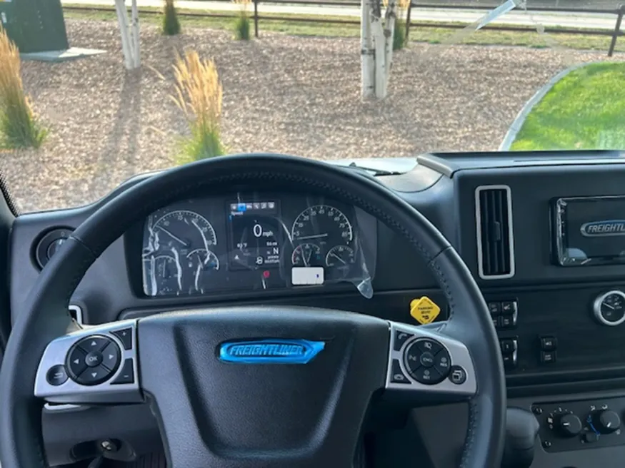 2025 Freightliner M2 106 | Photo 18 of 21