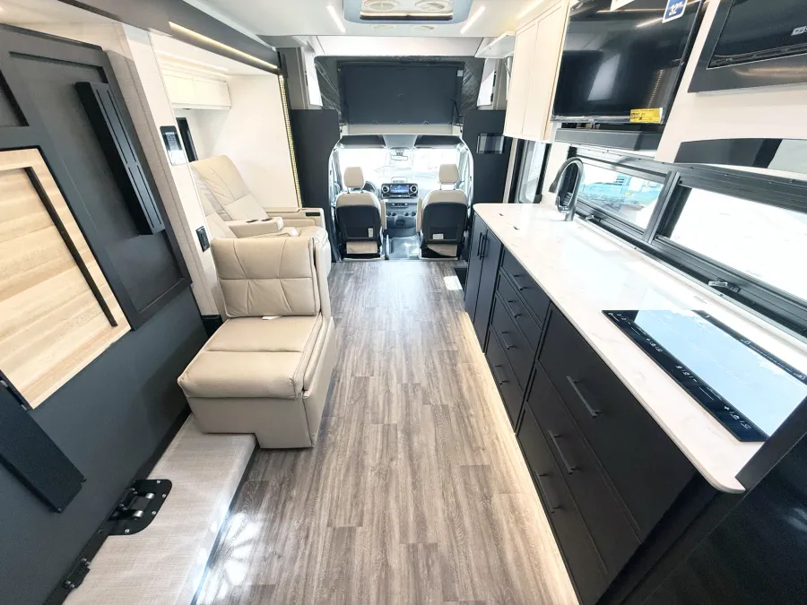 2026 Newmar Freedom Aire 2515 | Photo 6 of 23