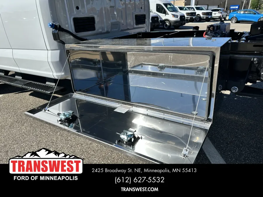 2025 Ford Super Duty F-550 | Photo 6 of 15