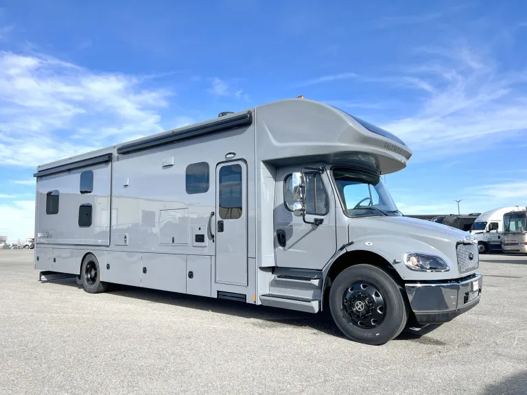 2024 Renegade Valencia 38BB