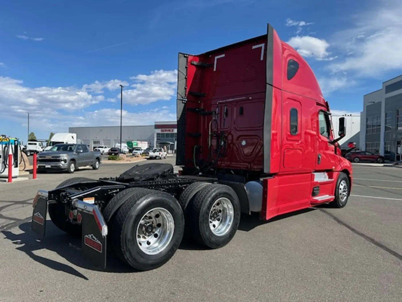 2023 Freightliner Cascadia 126 | Photo 4 of 18