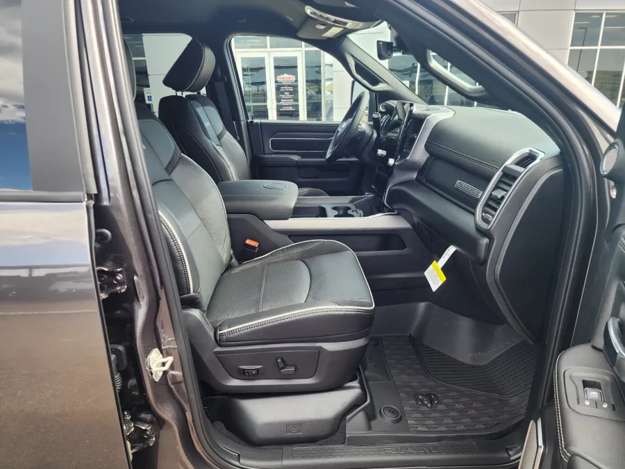 2025 RAM 3500 Laramie | Photo 15 of 26