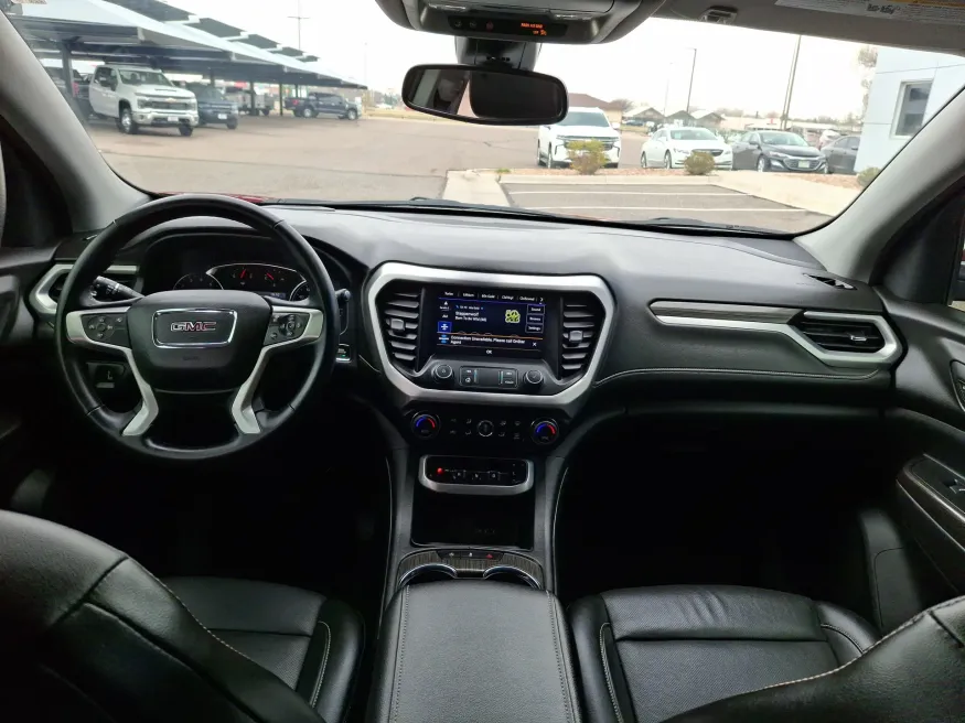 2023 GMC Acadia SLT | Photo 14 of 22