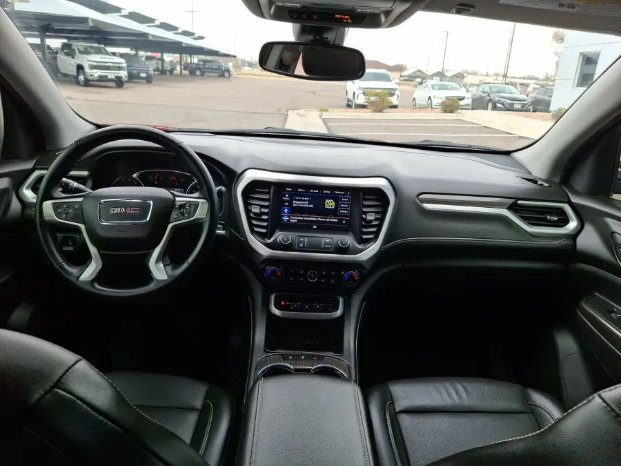 2023 GMC Acadia SLT | Photo 14 of 22