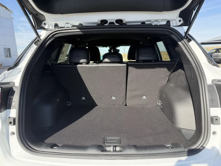 2026 Jeep Compass Latitude | Photo 7 of 18