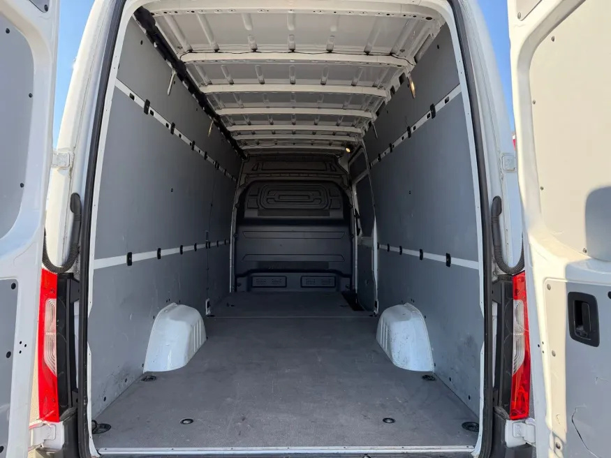 2022 Mercedes Benz Sprinter 2500 Cargo 170 WB | Photo 16 of 21