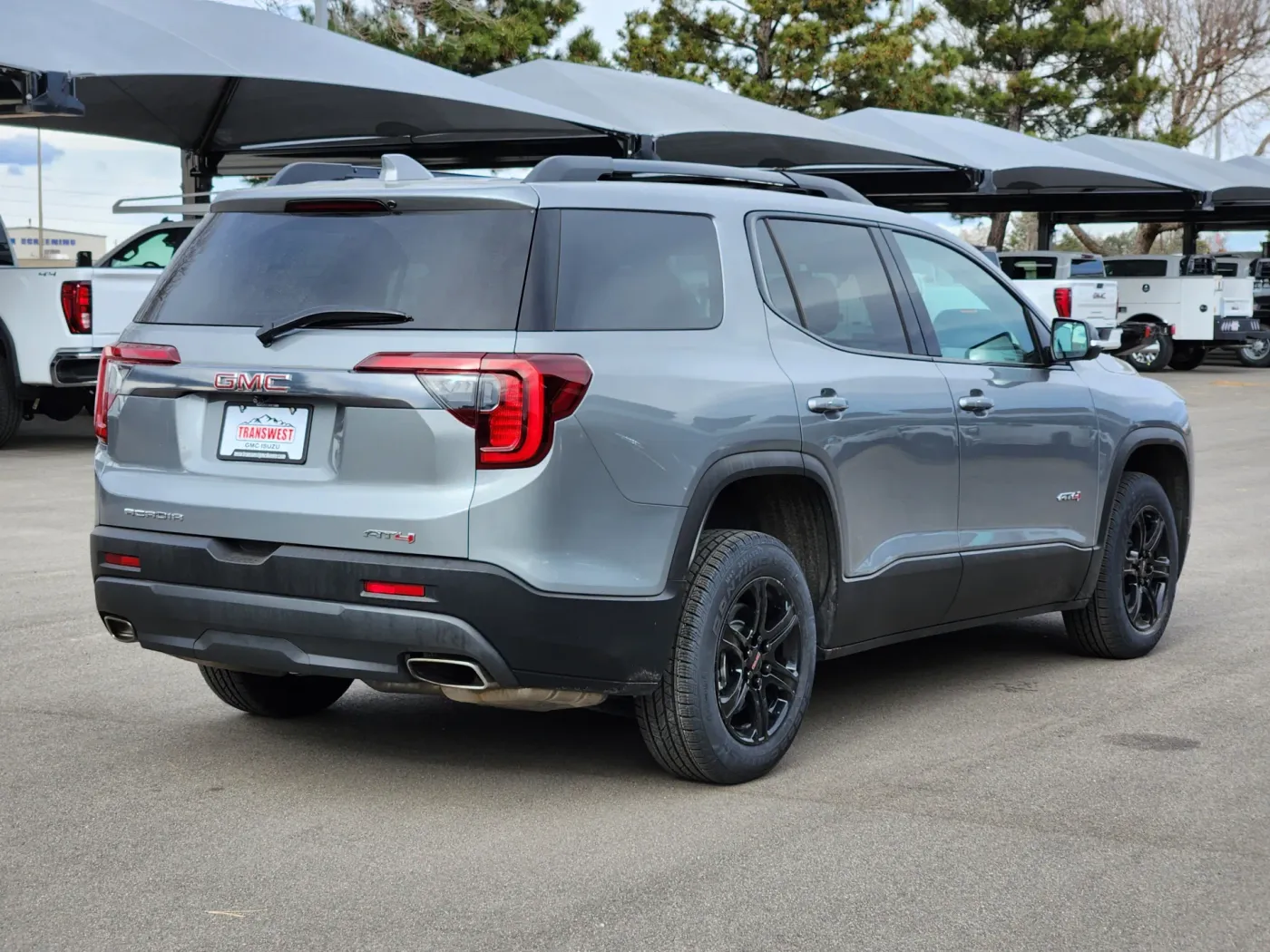 2023 GMC Acadia AT4 | Photo 4 of 27
