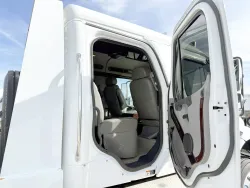 2015 Freightliner M2 106 2L Hauler | Thumbnail Photo 15 of 20