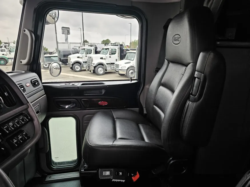 2022 Peterbilt 389 | Photo 10 of 22