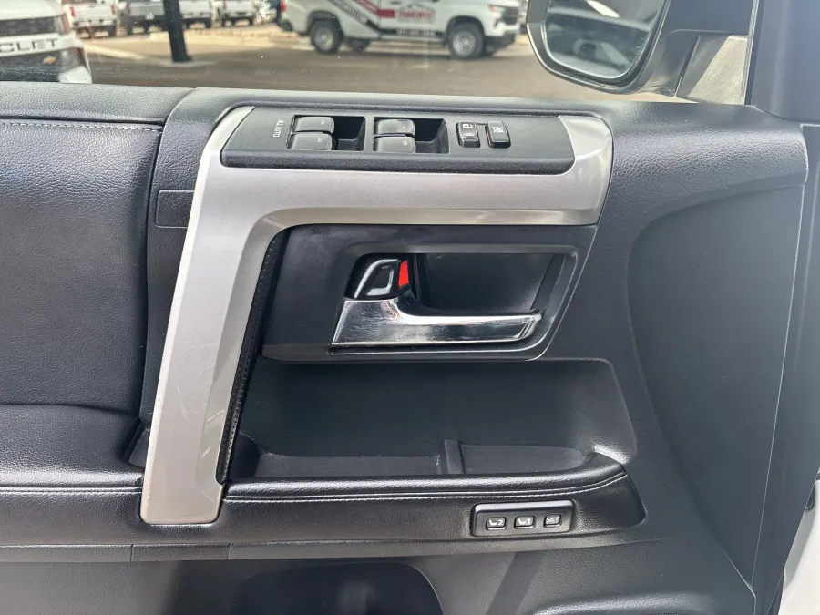 2015 Toyota 4Runner | Photo 11 of 22