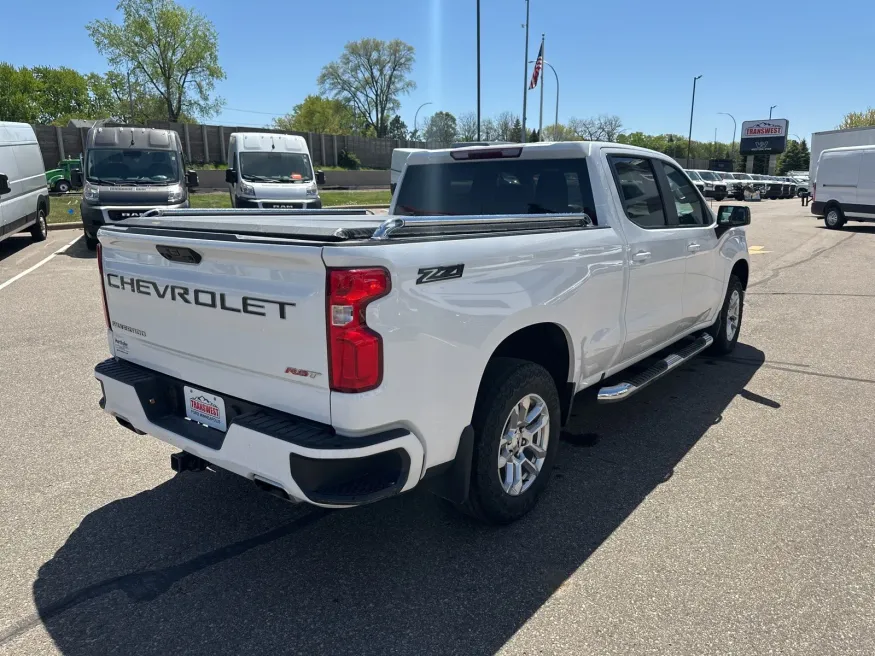 2023 Chevrolet Silverado 1500 RST | Photo 3 of 14