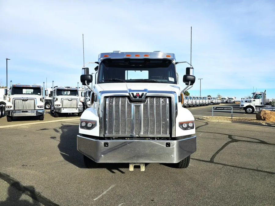 2023 Western Star 47X | Photo 2 of 18
