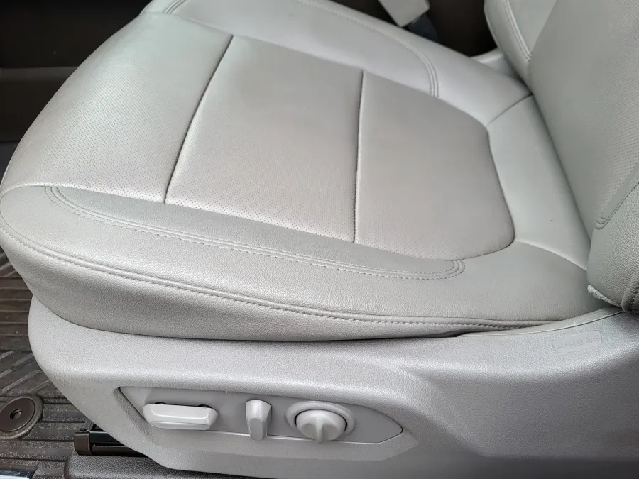 2022 Chevrolet Silverado 2500HD LTZ | Photo 26 of 36