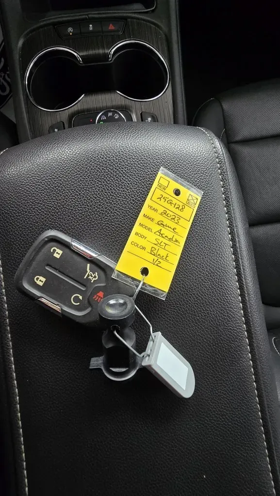 2023 GMC Acadia | Photo 24 of 30