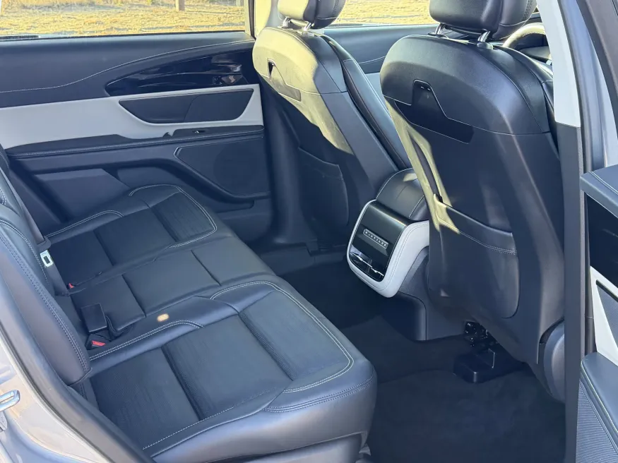 2024 Lincoln Nautilus Reserve | Photo 10 of 22