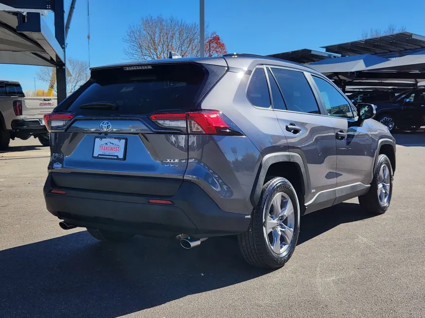 2025 Toyota RAV4 Hybrid XLE | Photo 2 of 30