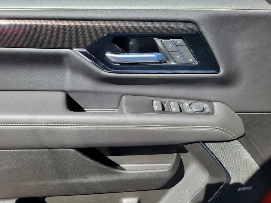 2026 GMC Yukon XL Elevation | Photo 18 of 27