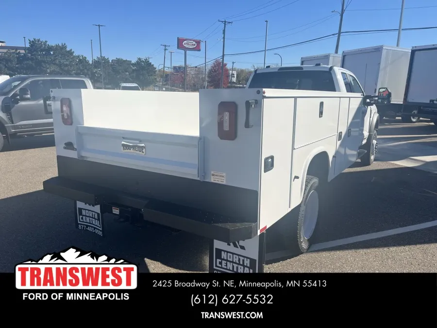 2025 Ford Super Duty F-550 | Photo 8 of 11