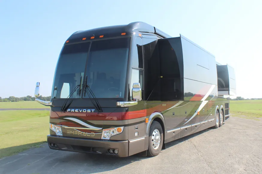 2023 Emerald Prevost H3-45 Triple Slide | Photo 20 of 22