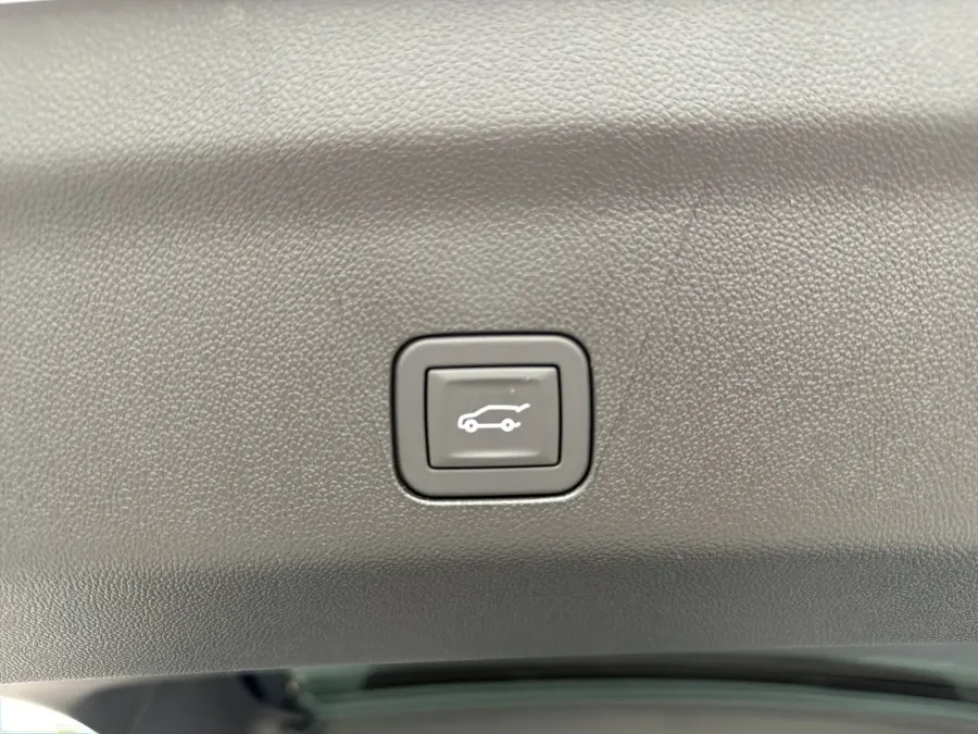 2026 Chevrolet Tahoe Premier | Photo 10 of 13