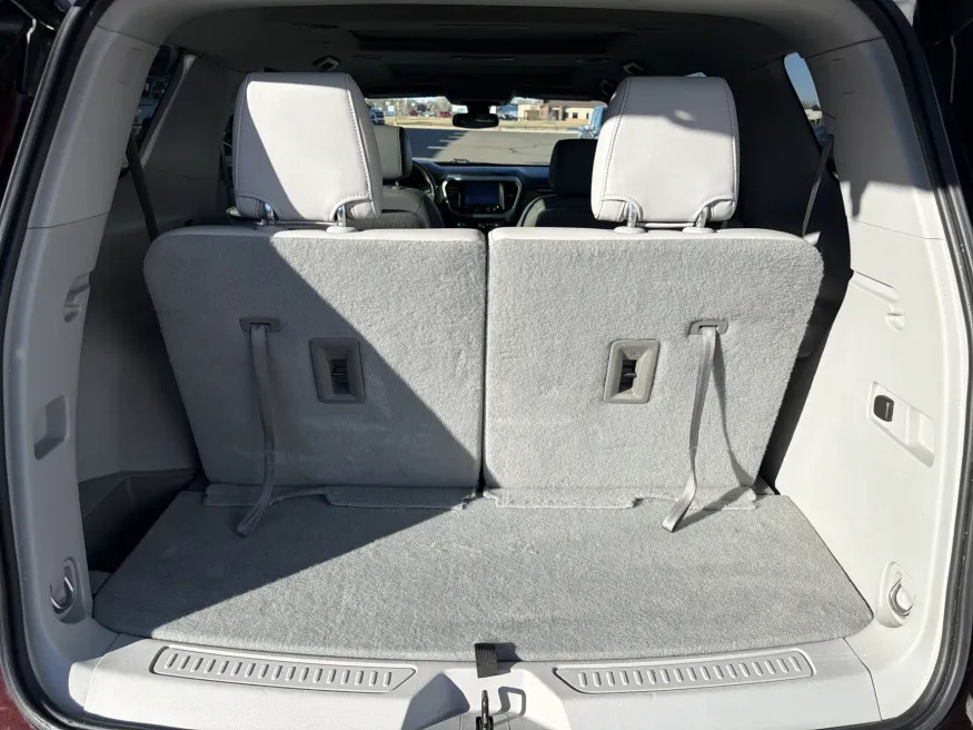 2021 GMC Acadia SLT | Photo 8 of 24