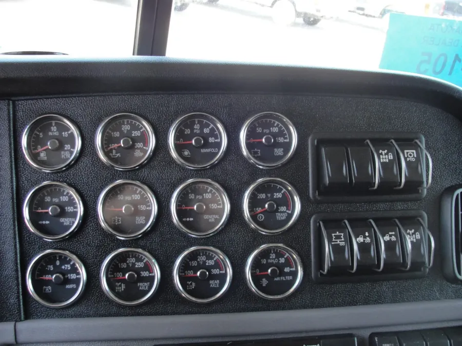 2022 Peterbilt 389 | Photo 12 of 23