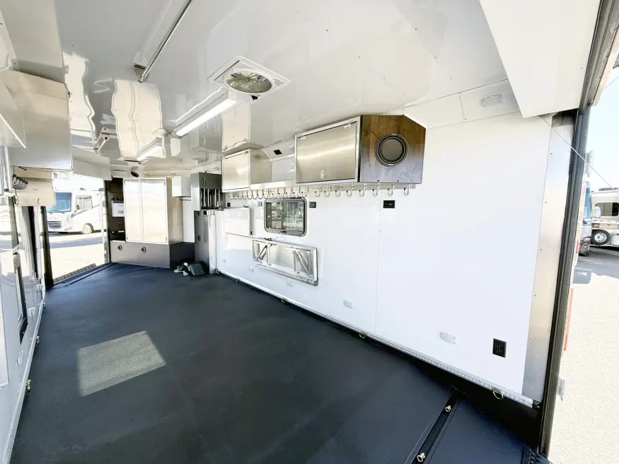 2026 Logan Coach Horse Power | Photo 8 of 21