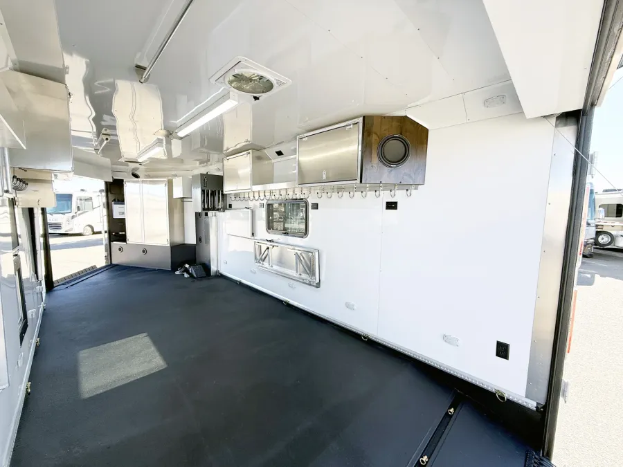 2026 Logan Coach Horse Power | Photo 8 of 21