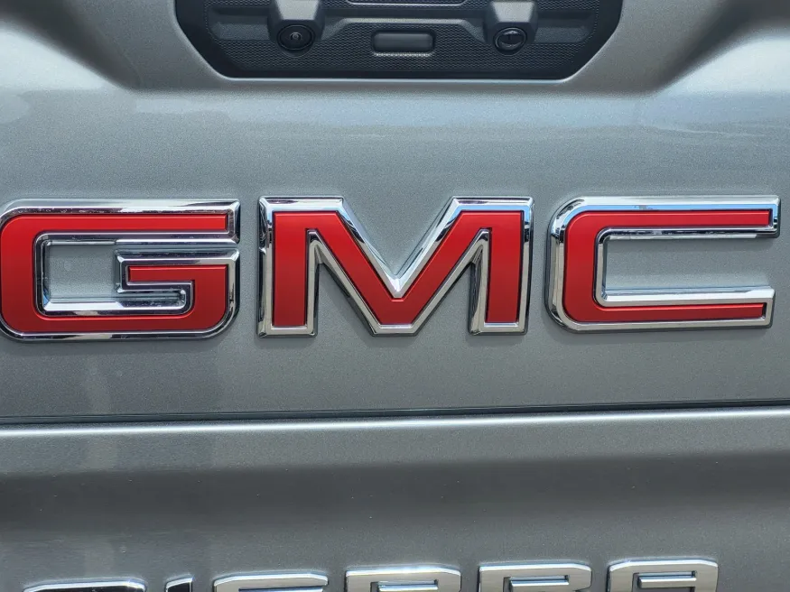 2026 GMC Sierra 1500 SLT | Photo 10 of 26