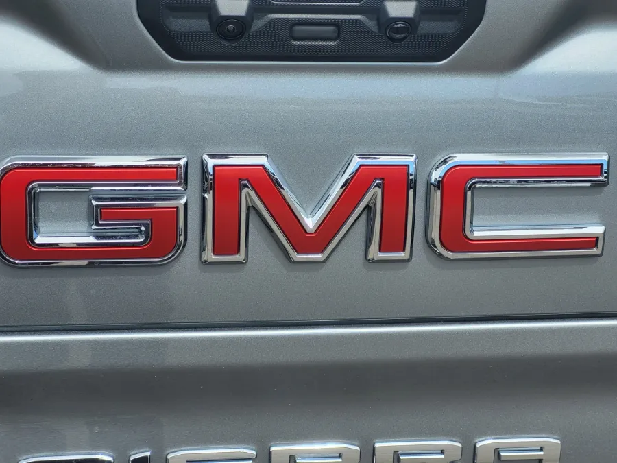 2026 GMC Sierra 1500 SLT | Photo 10 of 26