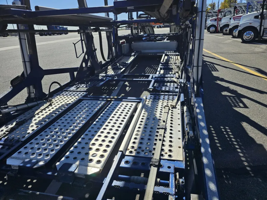 2020 Western Star 4900FA | Photo 8 of 14
