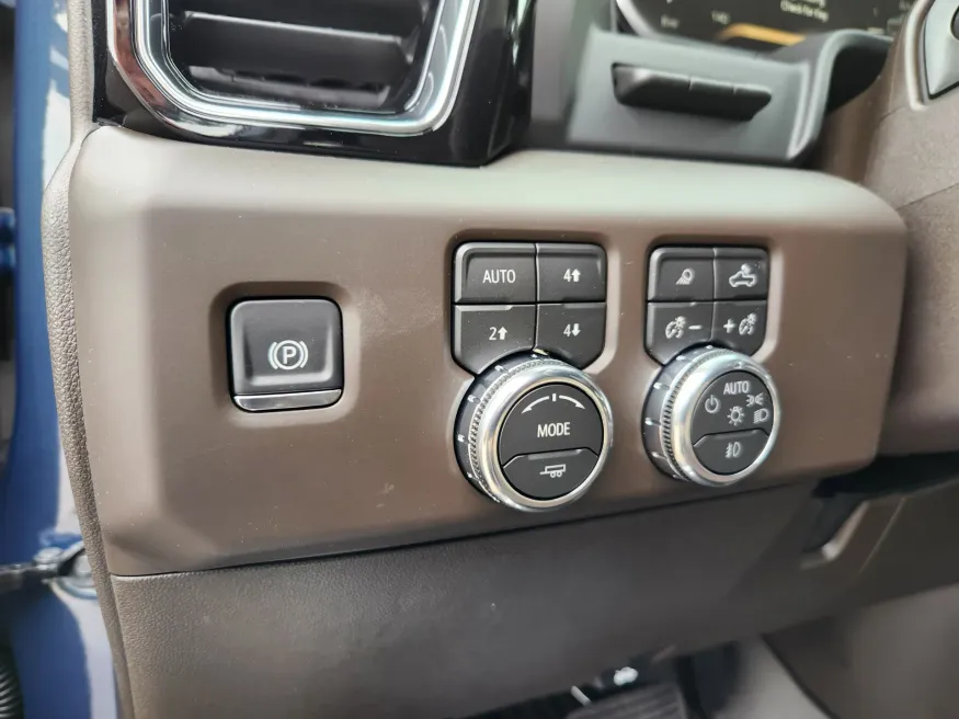 2026 GMC Sierra 3500HD Denali | Photo 7 of 32