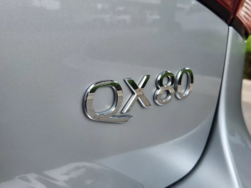 2017 Infiniti QX80 | Photo 15 of 33