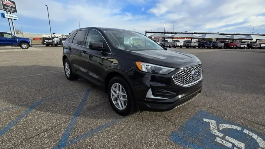2023 Ford Edge | Photo 3 of 28