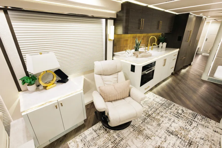 2026 Emerald Prevost H3-45 Triple Slide | Photo 8 of 29