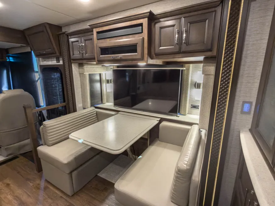 2023 Newmar Bay Star 3408 | Photo 13 of 38