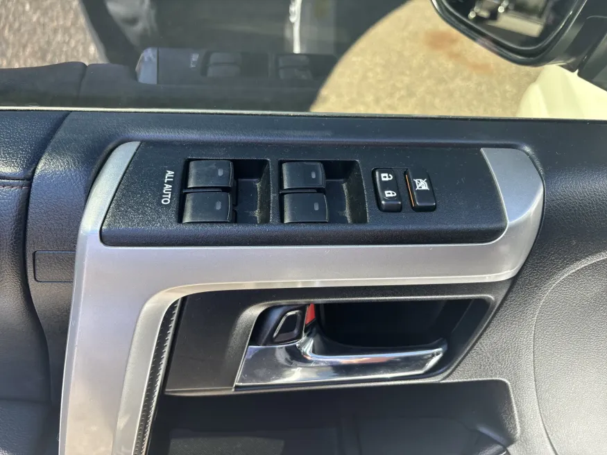 2023 Toyota 4Runner Limited | Photo 12 of 24