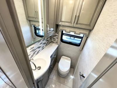 2023 Newmar London Aire 4569 | Thumbnail Photo 15 of 42