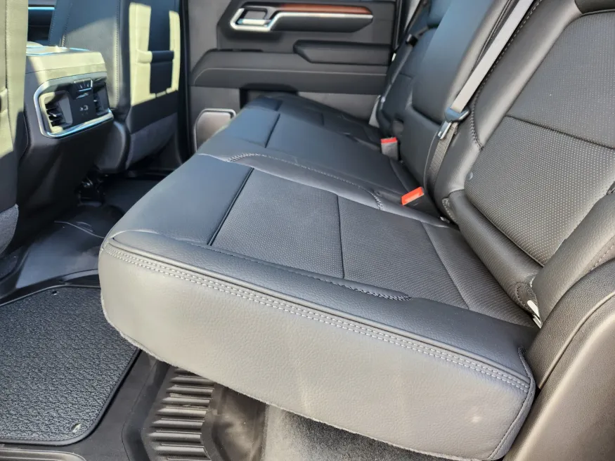 2026 GMC Sierra 2500HD Denali | Photo 10 of 31