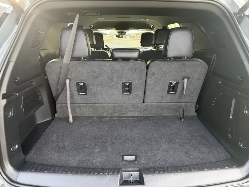 2025 Chevrolet Traverse AWD LT | Photo 8 of 22