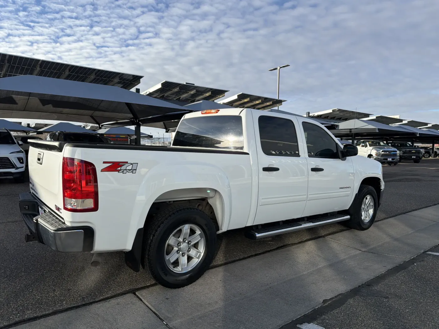 2012 GMC Sierra 1500 SLE | Photo 4 of 17