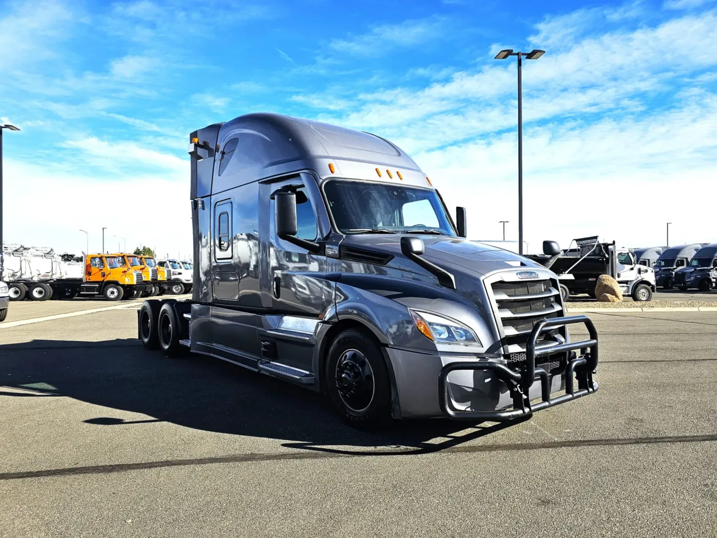 2024 Freightliner Cascadia | Photo 3 of 22