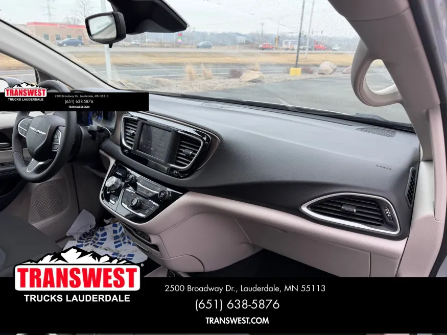 2024 Chrysler Voyager LX | Photo 21 of 23