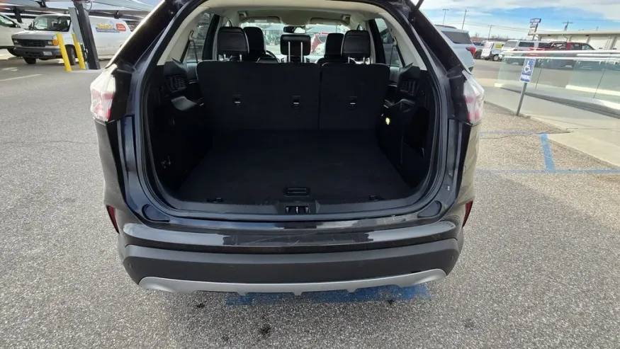 2023 Ford Edge | Photo 8 of 28