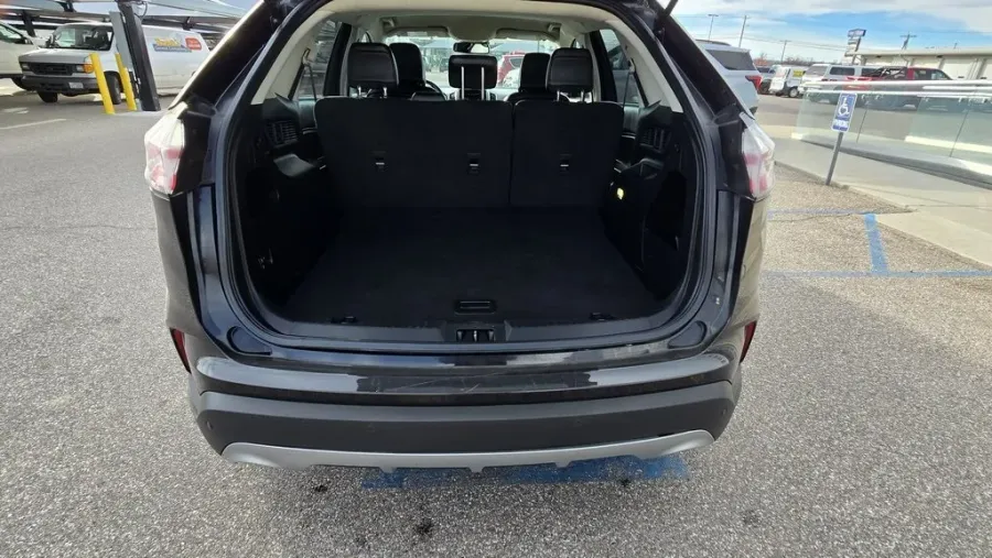 2023 Ford Edge | Photo 8 of 28