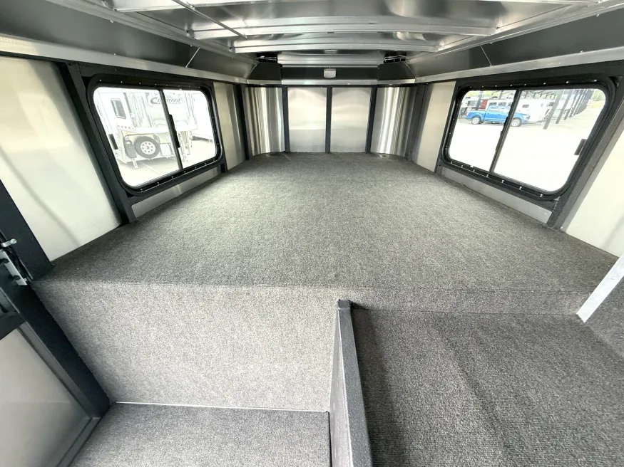 2026 Logan Coach Riot 4HGN | Photo 17 of 18