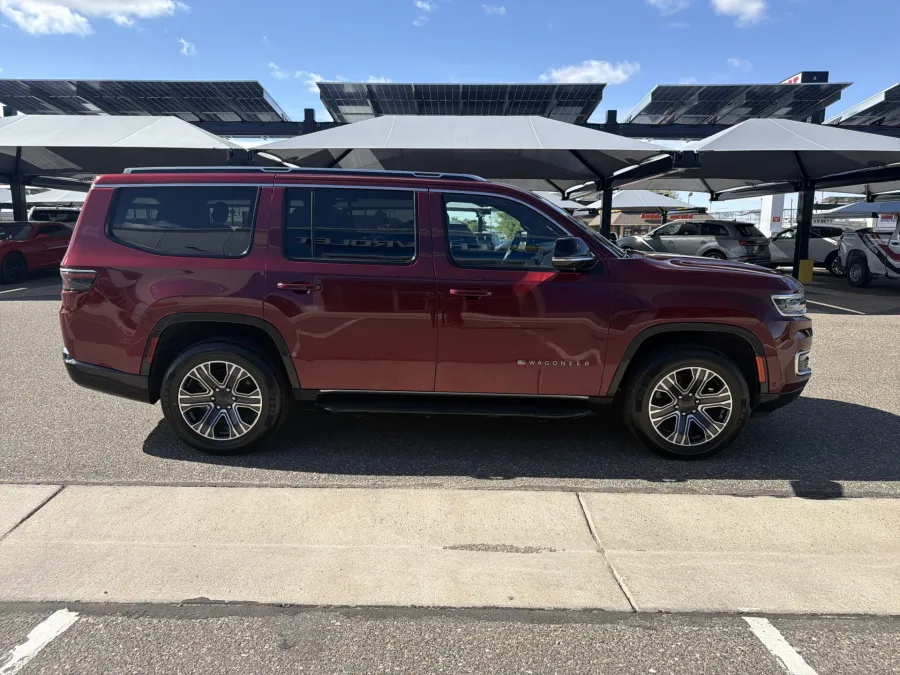 2024 Jeep Wagoneer Series II | Photo 5 of 22