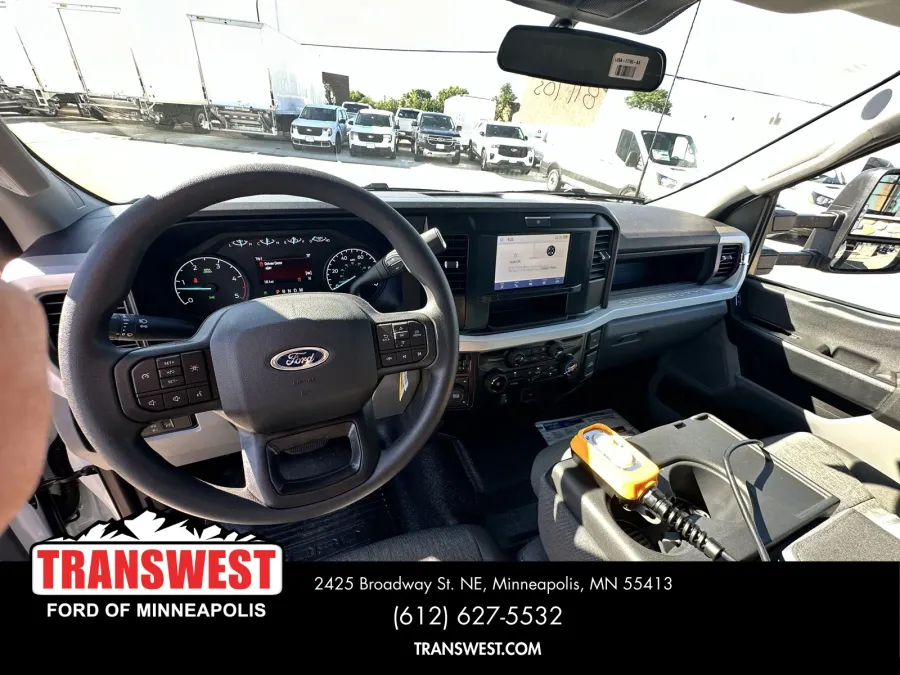 2025 Ford Super Duty F-550 | Photo 13 of 15