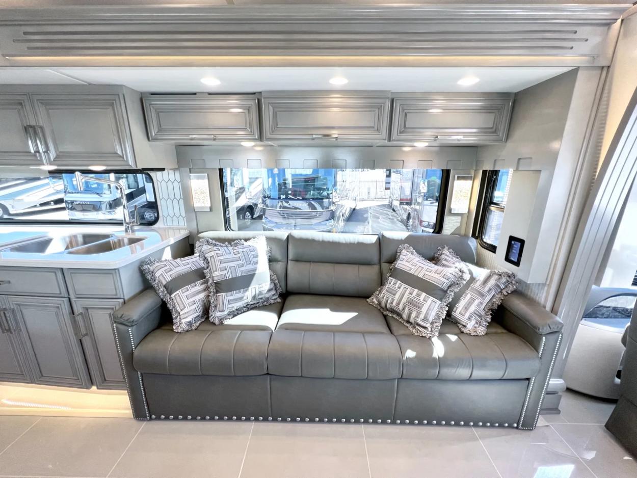 2023 Newmar London Aire 4521 | Photo 14 of 48
